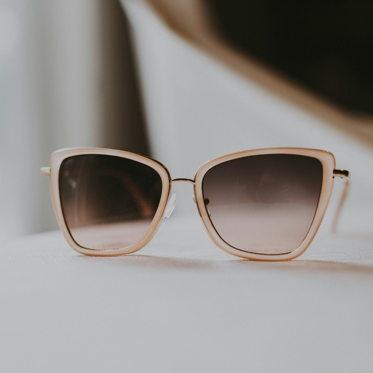Cat-eye sunglasses with gradient lenses