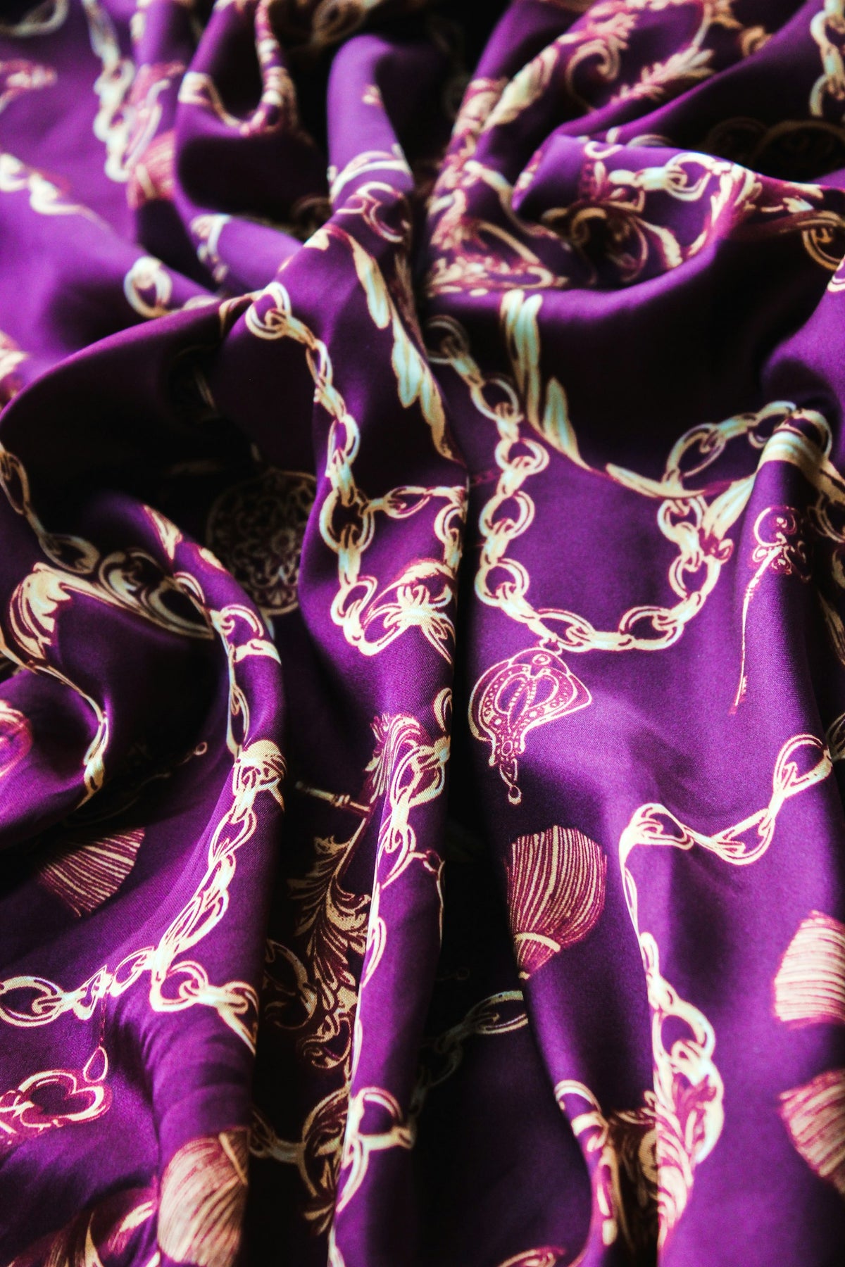 Printed silk scarf in violet